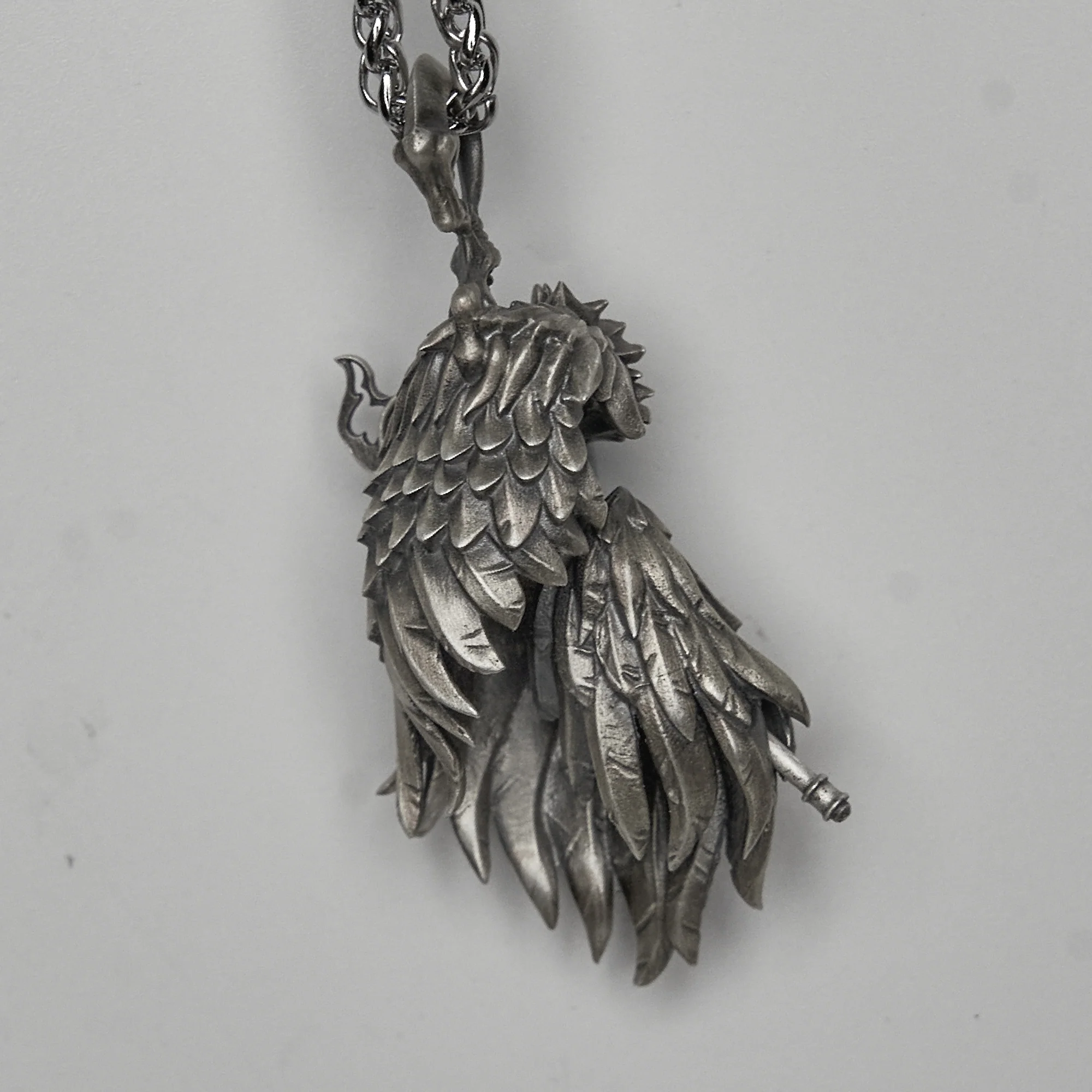 (STARFORGED) Plume of Change(silver with steel chain)-1738418925-Noo0s.webp