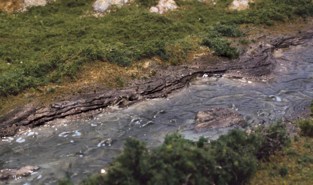 (WOODLAND SCENICS) ROCK MOLD – CREEK BANK C1245-1779983415-3Wswn.jpg